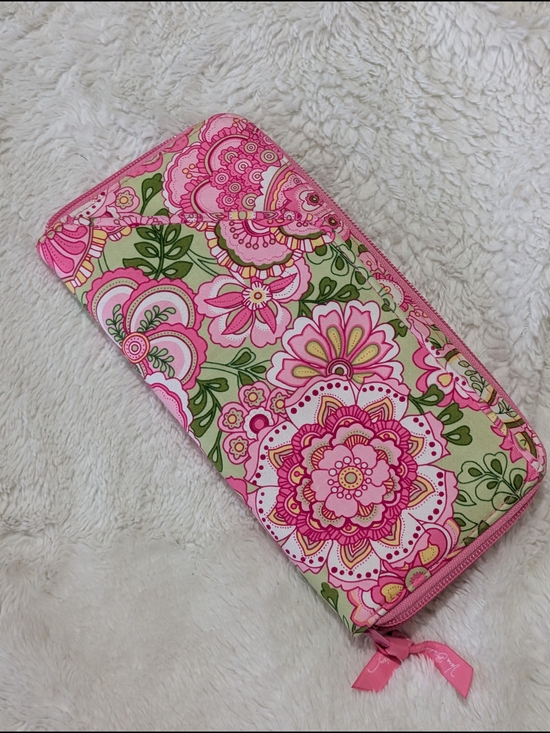 Vera Bradley Handbags - Vintage Y2K Vera Bradley Petal Pink Floral Pattern Travel Case Like New